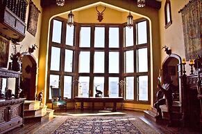 HIGHLANDS CASTLE overlooking Lake George.. plus 2 other Castles!