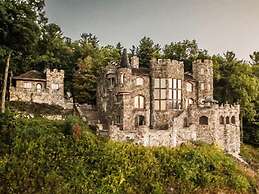 HIGHLANDS CASTLE overlooking Lake George.. plus 2 other Castles!