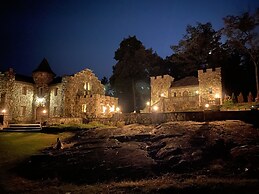 HIGHLANDS CASTLE overlooking Lake George.. plus 2 other Castles!