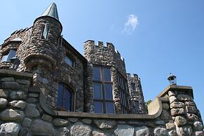 HIGHLANDS CASTLE overlooking Lake George.. plus 2 other Castles!