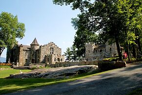 HIGHLANDS CASTLE overlooking Lake George.. plus 2 other Castles!