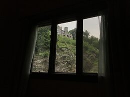 HIGHLANDS CASTLE overlooking Lake George.. plus 2 other Castles!