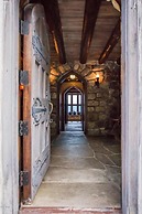 HIGHLANDS CASTLE overlooking Lake George.. plus 2 other Castles!