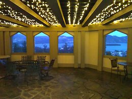 HIGHLANDS CASTLE overlooking Lake George.. plus 2 other Castles!