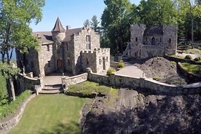 HIGHLANDS CASTLE overlooking Lake George.. plus 2 other Castles!