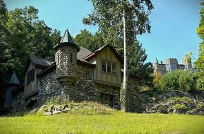 HIGHLANDS CASTLE overlooking Lake George.. plus 2 other Castles!