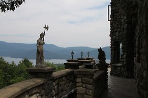 HIGHLANDS CASTLE overlooking Lake George.. plus 2 other Castles!