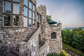HIGHLANDS CASTLE overlooking Lake George.. plus 2 other Castles!