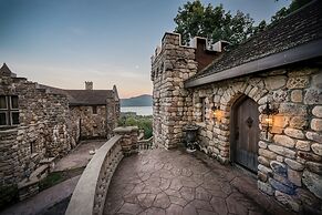 HIGHLANDS CASTLE overlooking Lake George.. plus 2 other Castles!