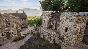 HIGHLANDS CASTLE overlooking Lake George.. plus 2 other Castles!