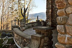 HIGHLANDS CASTLE overlooking Lake George.. plus 2 other Castles!