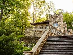 HIGHLANDS CASTLE overlooking Lake George.. plus 2 other Castles!
