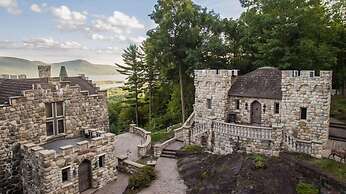 HIGHLANDS CASTLE overlooking Lake George.. plus 2 other Castles!