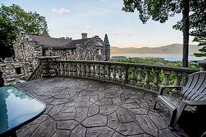 HIGHLANDS CASTLE overlooking Lake George.. plus 2 other Castles!
