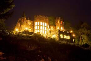 HIGHLANDS CASTLE overlooking Lake George.. plus 2 other Castles!