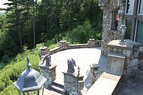 HIGHLANDS CASTLE overlooking Lake George.. plus 2 other Castles!
