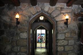 HIGHLANDS CASTLE overlooking Lake George.. plus 2 other Castles!
