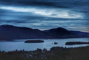 HIGHLANDS CASTLE overlooking Lake George.. plus 2 other Castles!