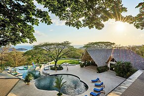 TreeCasa Hotel & Resort