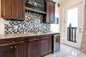 Carondelet Street Modern Suites