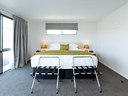 2 on Whiteleigh and 239 on Lincoln Motel