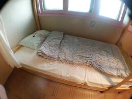 Dustin Guesthouse - Hostel