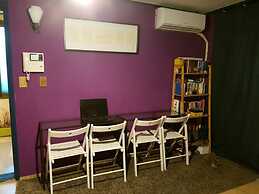 Dustin Guesthouse - Hostel