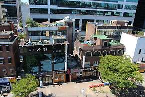 Dustin Guesthouse - Hostel