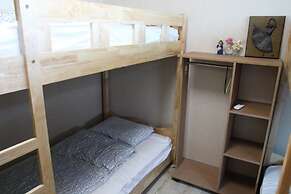 Dustin Guesthouse - Hostel