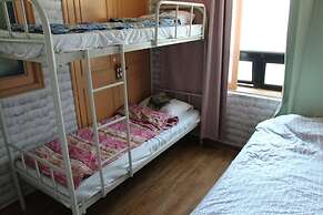 Dustin Guesthouse - Hostel