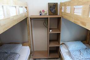 Dustin Guesthouse - Hostel