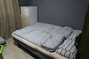 Dustin Guesthouse - Hostel