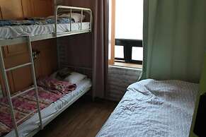 Dustin Guesthouse - Hostel