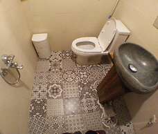 Dustin Guesthouse - Hostel