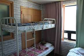 Dustin Guesthouse - Hostel