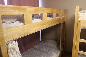 Dustin Guesthouse - Hostel