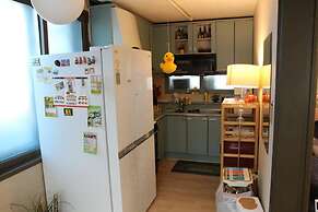 Dustin Guesthouse - Hostel