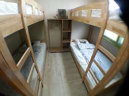 Dustin Guesthouse - Hostel