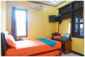 Budi House & Food Station