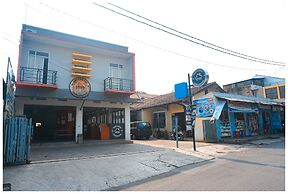 Budi House & Food Station