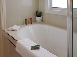 Healesville House - Magnolia House