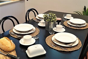 Healesville House - Magnolia House