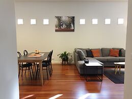 Healesville House - Magnolia House