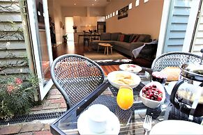 Healesville House - Magnolia House