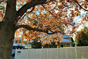 Healesville House - Magnolia House