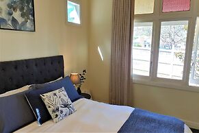 Healesville House - Magnolia House