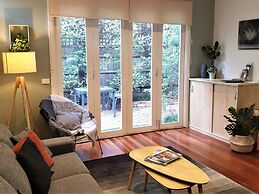 Healesville House - Magnolia House