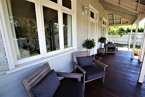 Healesville House - Magnolia House