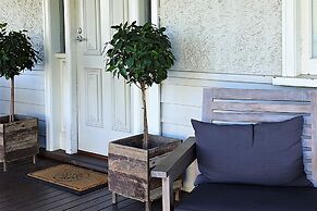 Healesville House - Magnolia House