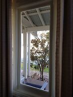 Healesville House - Magnolia House